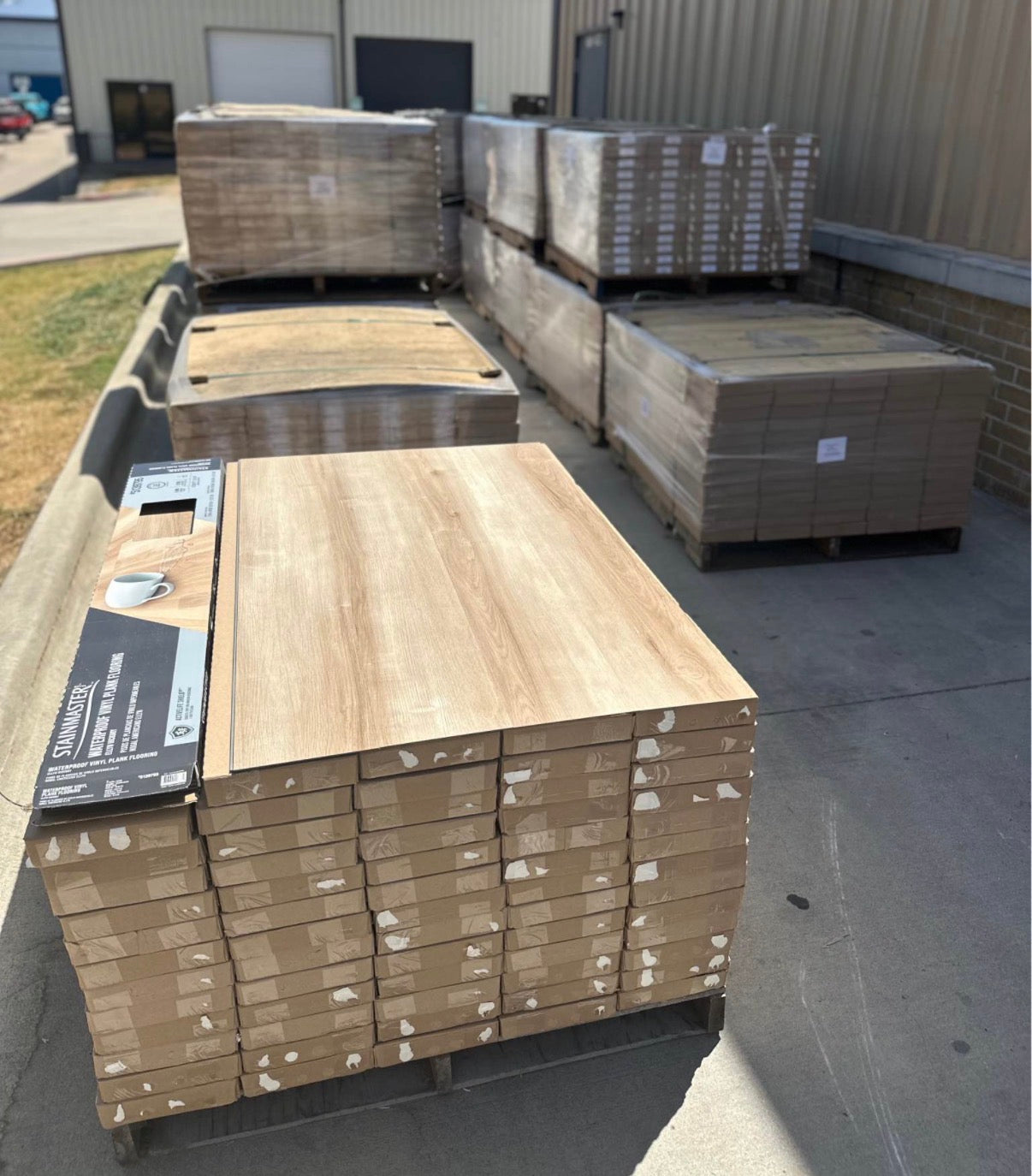“ONLY PICK UP “
❕STAINMASTER Ellyn Hickory❕
Waterproof Luxury Vinyl Flooring 6MM 12Mil Wearlayer Clicklock 7.46” x47.8”