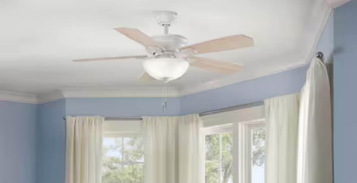 Hampton BayWellston II 44 in. Indoor LED Matte White Dry Rated Downrod Ceiling Fan with Light Kit and 5 Reversible Blades
