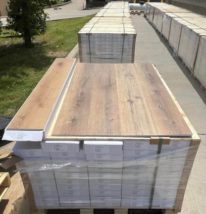 ONLY PICK UP “CHATEAU OAK Waterproof Luxury Vinyl Flooring 6mm 20Mil Wearlayer Clicklock 7.25” x 48”