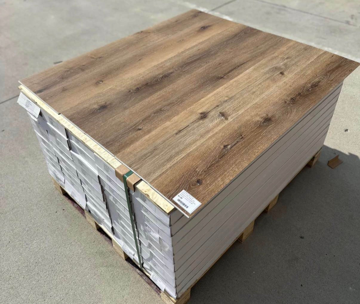 ONLY PICK UP “CHATEAU OAK Waterproof Luxury Vinyl Flooring 6mm 20Mil Wearlayer Clicklock 7.25” x 48”