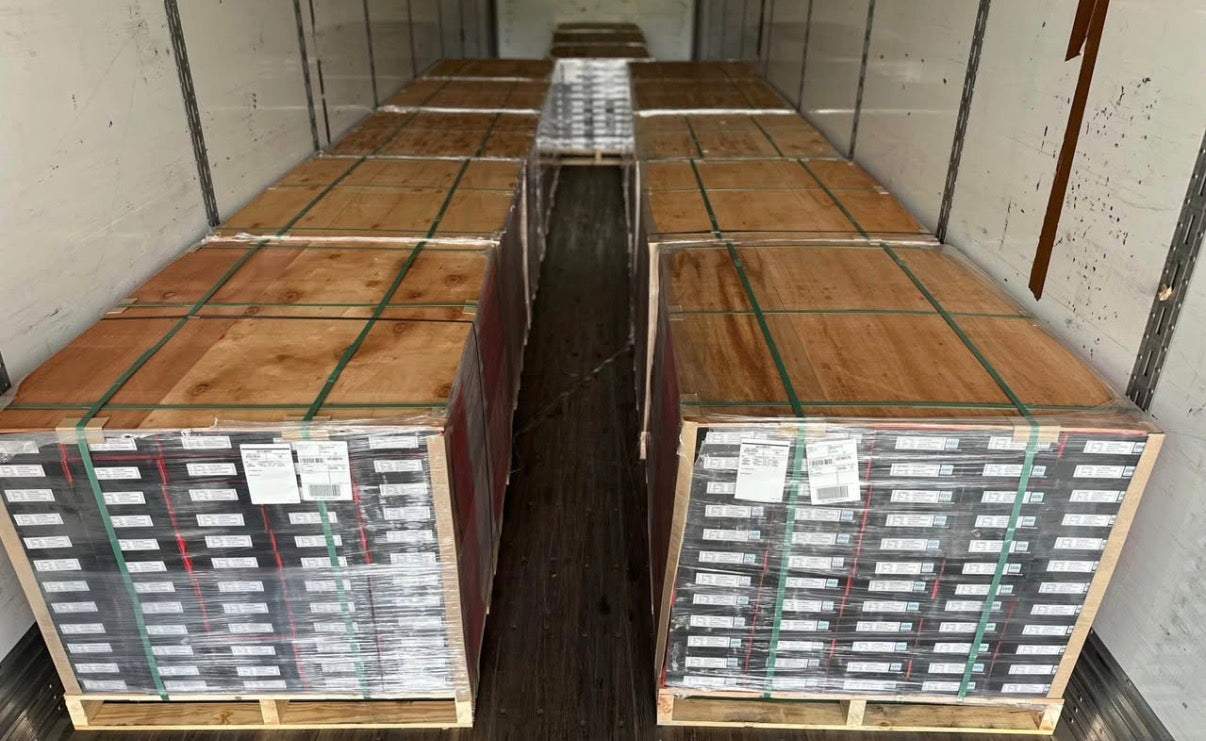 NEW BERN Vinyl Waterproof Flooring 12Mil Wearlayer 5.0MM W/Underlayment Scratch Resistant (ONLY PICK UP)